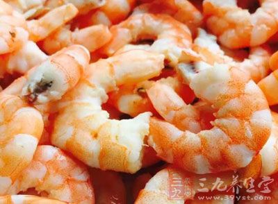 鮮肉餡300克，蝦仁200克，蔥花15克