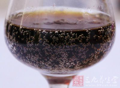 常喝碳酸飲料對人體健康所帶來的副作用遠遠大於其所帶來的快感