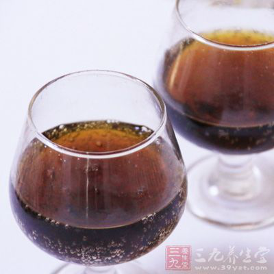 碳酸飲料中大量的磷酸可能導致腎結石