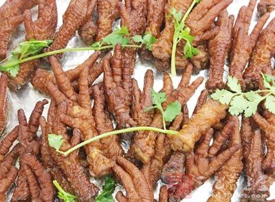 食用城關區某鹵制品商店售賣的鹵雞爪，出現了中毒