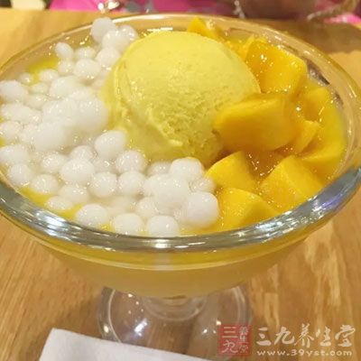 冰冷的食品容易刺激我們的咽喉、氣管和腸胃道 冰冷的食品容易刺激我們的咽喉、氣管和腸胃道