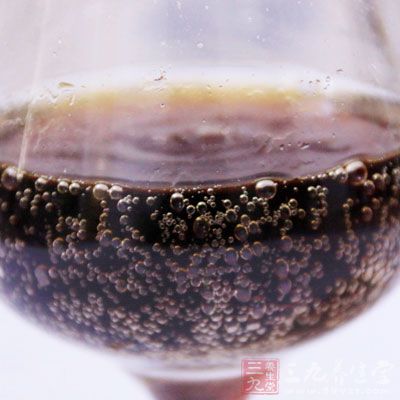 碳酸飲料多飲腐蝕牙齒易結石 碳酸飲料多飲腐蝕牙齒易結石