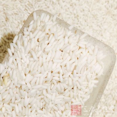 粽子多用糯米制成,黏性大,兒童如過量進食,極易造成消化不良 粽子多用糯米制成,黏性大,兒童如過量進食,極易造成消化不良