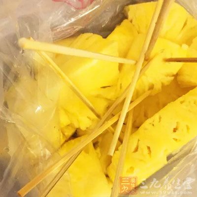 菠蘿與牛奶不能同吃的原理，與菠蘿和雞蛋不能同吃是一樣的