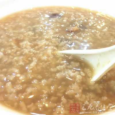 人們在喝粥的時候,速度會很快 人們在喝粥的時候,速度會很快