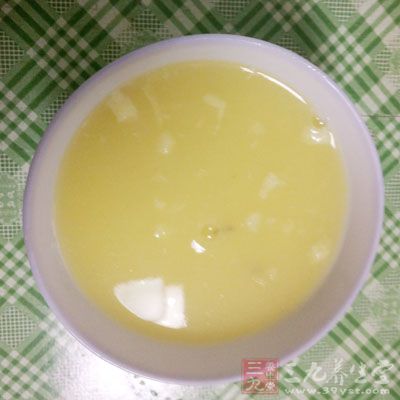 在喝粥的時候,很多人會避免進行咀嚼 在喝粥的時候,很多人會避免進行咀嚼