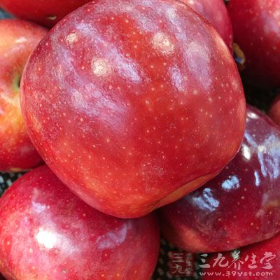 水果經過自來水清洗之後,可以大大減少原本殘留在表面的灰塵、農藥和病菌等 水果經過自來水清洗之後,可以大大減少原本殘留在表面的灰塵、農藥和病菌等