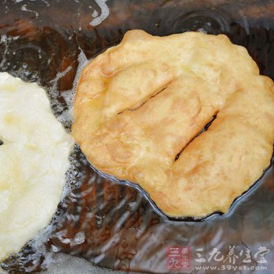 多人在早晨起床之後喜歡吃炸饅頭片等油炸食物