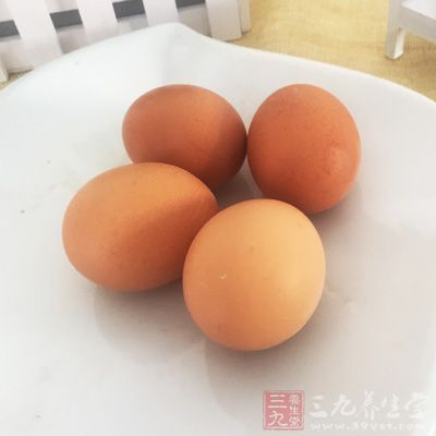 在購買雞蛋時一定要檢查每個雞蛋是否有裂縫 在購買雞蛋時一定要檢查每個雞蛋是否有裂縫