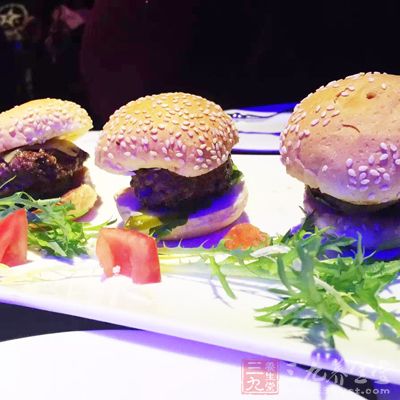 快餐中的油脂和重金屬則會對肝髒有害 快餐中的油脂和重金屬則會對肝髒有害