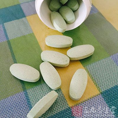 對於日常保健品會大量的服用，而鈣保健品就是其中一種