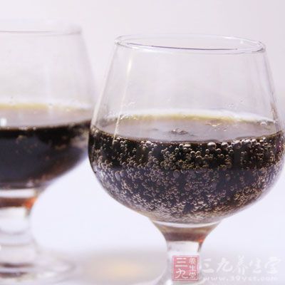碳酸飲料還不宜和酒精飲品一同飲用