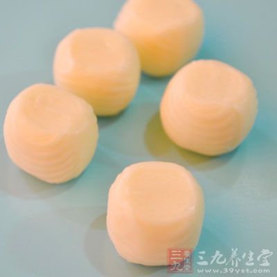 糖分在我們的體內代謝時,是需要大量的維生素B1幫忙的,且還會降低體內鈣的含量 糖分在我們的體內代謝時,是需要大量的維生素B1幫忙的,且還會降低體內鈣的含量
