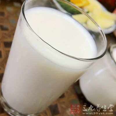 喝酸奶的時間段有很多，到底什麼時候飲用酸奶最好呢