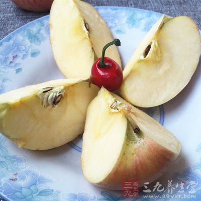 一個蘋果的種子不會毒死人，但是，只要吃得多完全有可能中毒死亡