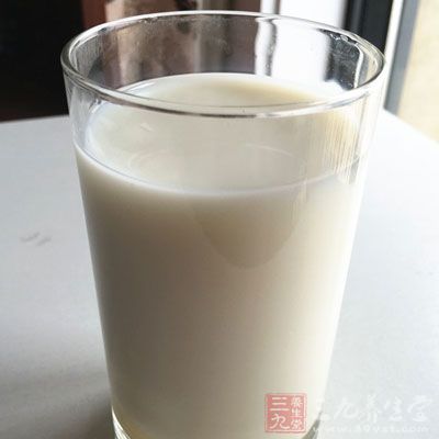 早、晚是喝奶的最佳時間