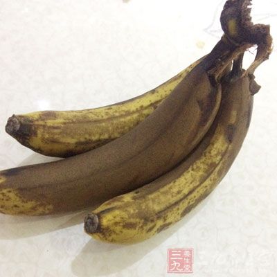 而像蘋果、桃子、香蕉等新鮮的水果則易出現另外一種叫做“展青霉素”的霉菌 而像蘋果、桃子、香蕉等新鮮的水果則易出現另外一種叫做“展青霉素”的霉菌