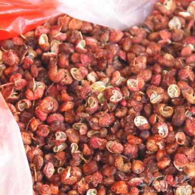 豬蹄750克,鹽,蔥各13克,姜8克,香油,料酒各25克,花椒5粒 豬蹄750克,鹽,蔥各13克,姜8克,香油,料酒各25克,花椒5粒