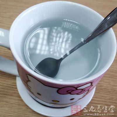 當你口渴的時候,體內丟失的水分已達體重的2% ,所以不要等渴了才喝水 當你口渴的時候,體內丟失的水分已達體重的2% ,所以不要等渴了才喝水