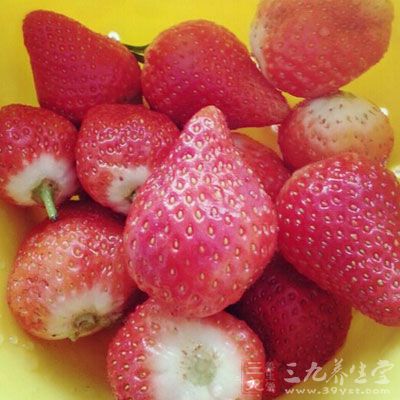 如草莓、桑葚、剖片的西瓜等,容易發生痢疾、傷寒、急性胃腸炎等消化道傳染病 如草莓、桑葚、剖片的西瓜等,容易發生痢疾、傷寒、急性胃腸炎等消化道傳染病
