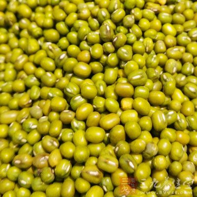 綠豆250克,白糖適量 綠豆250克,白糖適量