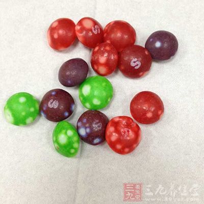 因為適當吃甜食可以使人心情愉悅