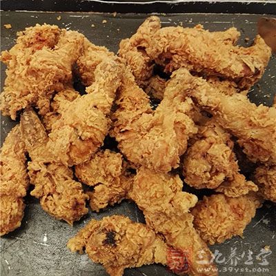 因為烹饪時間過長易使食物表面的顏色變得很深，而致癌物質也會增加