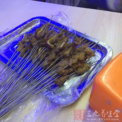 而這些食物常見於燒烤和油炸的食物
