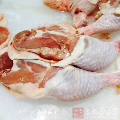 肉類食物容易造成血液中血脂過高，誘發冠心病