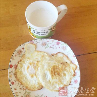 牛奶中含乳糖,乳糖是半乳糖與葡萄糖的二聚體 牛奶中含乳糖,乳糖是半乳糖與葡萄糖的二聚體