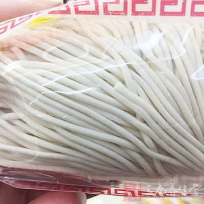 即使塑料袋是食品級別的，但當溫度較高時，例如剛出鍋的油條/面條等，塑料袋容易出現化學反應