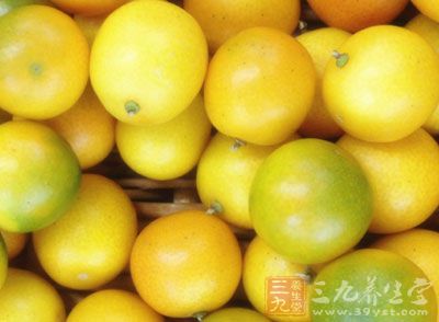 日常生活常見的排氣食物有柑橘、馬鈴薯、玉米、番薯、洋蔥、豆類食物等 日常生活常見的排氣食物有柑橘、馬鈴薯、玉米、番薯、洋蔥、豆類食物等