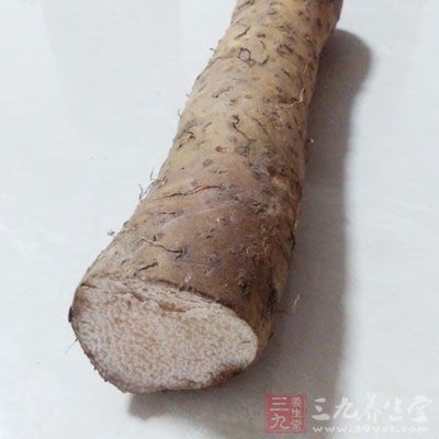 山藥皮中所含的皂角素或黏液裡含的植物鹼 山藥皮中所含的皂角素或黏液裡含的植物鹼