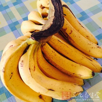 香蕉與土豆同食會導致面部生斑 香蕉與土豆同食會導致面部生斑