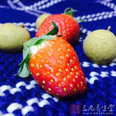 草莓不要與鈣劑一起食用,否則易形成結石 草莓不要與鈣劑一起食用,否則易形成結石
