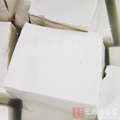 豆腐制品的食物,可有效促進體內的乙醇排出,起到解酒的作用 豆腐制品的食物,可有效促進體內的乙醇排出,起到解酒的作用