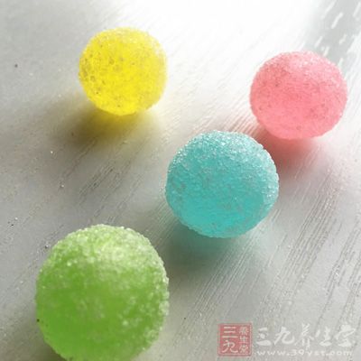 各種五顏六色的糖果會添加含鋁色澱作為色素