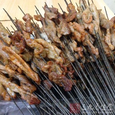 食物在烤制的時候，會導致食物的性質發生改變