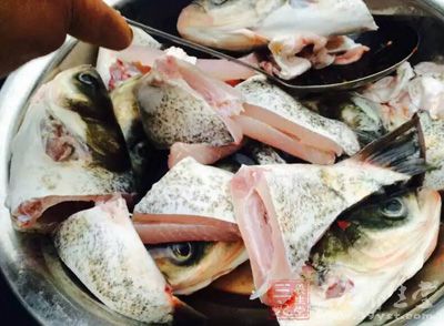 檢測結果發現,魚齡越大,魚腦和魚皮中蓄積的汞就越多 檢測結果發現,魚齡越大,魚腦和魚皮中蓄積的汞就越多