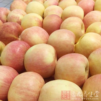 蘋果含有人體必不可少的各類氨基酸、蛋白質、各種維生素、礦物質及胡蘿卜素等