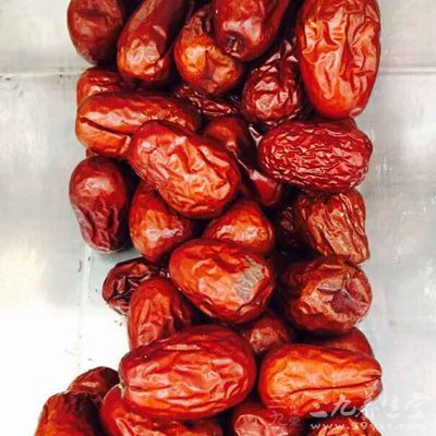 吃棗後,不要馬上吃高蛋白食品,如奶制品 吃棗後,不要馬上吃高蛋白食品,如奶制品