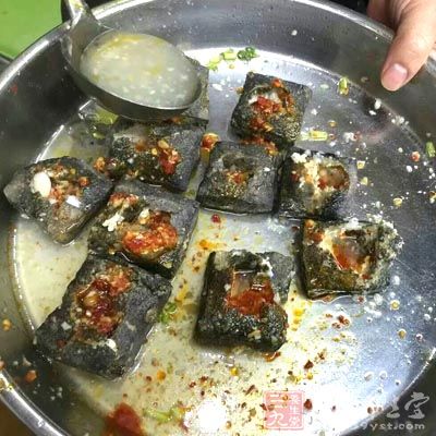 臭豆腐之所以臭，是因為其臭味會有蛋白質的腐敗物