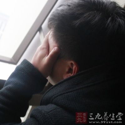 長期大量服用可以引起視力模糊、乳腺腫大、腹瀉、頭暈等不良反應 長期大量服用可以引起視力模糊、乳腺腫大、腹瀉、頭暈等不良反應