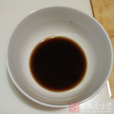 用食醋燒1碗酸湯，服下