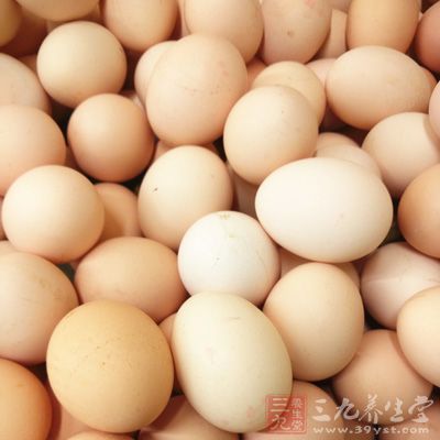 嫩蠶豆120克，雞蛋1個，大油50克