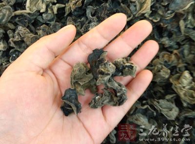 吃木耳時,切不可一味貪“鮮” 吃木耳時,切不可一味貪“鮮”