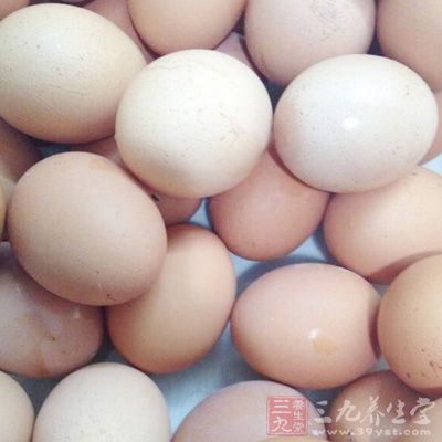 很多人小時候應該都吃過,將生雞蛋打入豆漿中攪拌後服用,味道是很不錯 很多人小時候應該都吃過,將生雞蛋打入豆漿中攪拌後服用,味道是很不錯