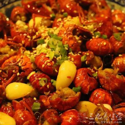 小龍蝦在南方的河流湖泊裡隨處可見,連水田、溪溝、髒水裡也有很多 小龍蝦在南方的河流湖泊裡隨處可見,連水田、溪溝、髒水裡也有很多