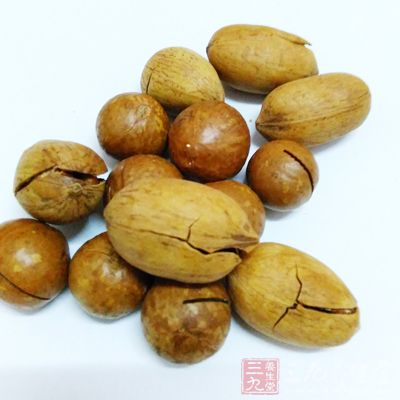 每天吃一點堅果，可以有效的降低我們的膽固醇