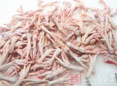 雞爪作為常見的肉類食物，在餐桌上極為常見
